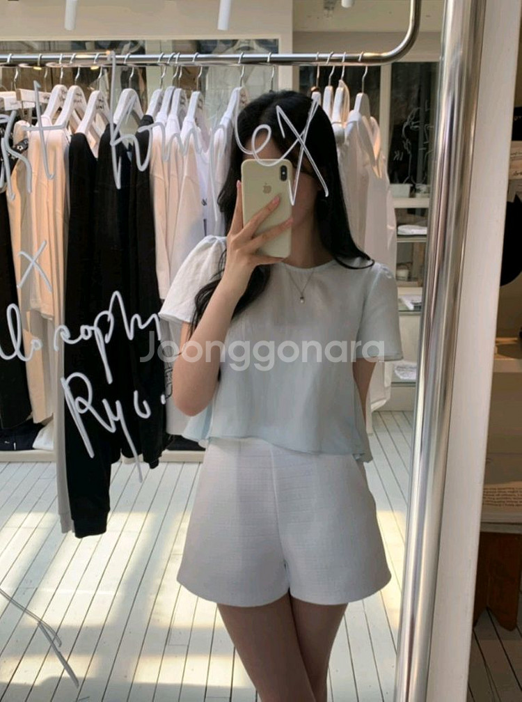 새상품) 르브아 로아 블라우스 화이트 컬러 팔아요--0