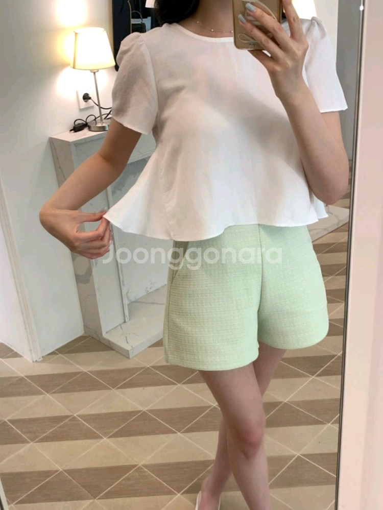 새상품) 르브아 로아 블라우스 화이트 컬러 팔아요--3