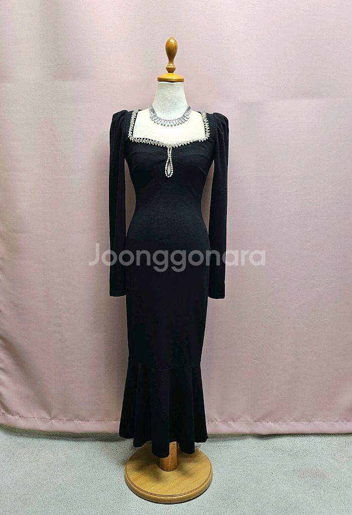 (새상품) 보석 스퀘어넥 머메이드 롱원피스--0