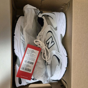 뉴발란스 530SG 화이트 255 공홈상품 미착용