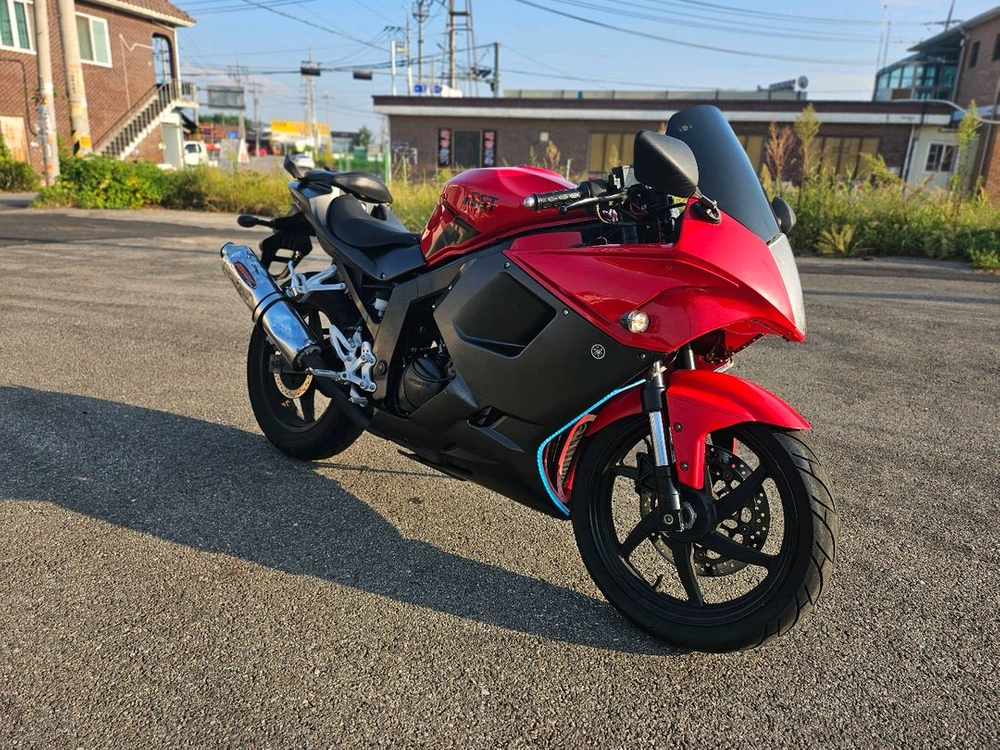 코멧250r / 14년식 / 2만키로 / 120만원 이미지