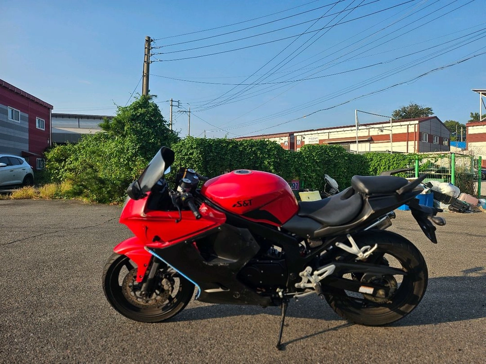 코멧250r / 14년식 / 2만키로 / 120만원 이미지