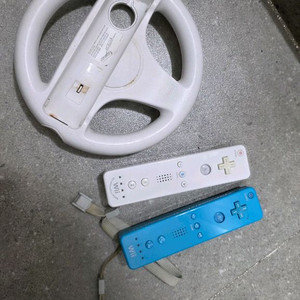 닌텐도 위 핸들과 리모컨2개 일괄 판매