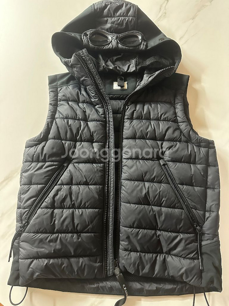 cp컴퍼니 패딩조끼--0