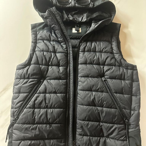 cp컴퍼니 패딩조끼