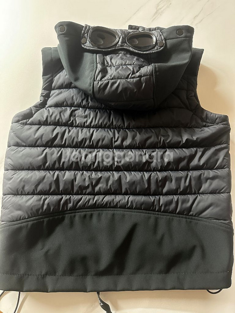 cp컴퍼니 패딩조끼--1