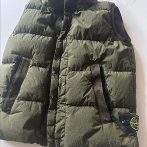 스톤아일랜드 패딩조끼8y