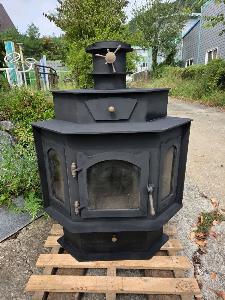 고급 벽난로. 화목난로 이미지