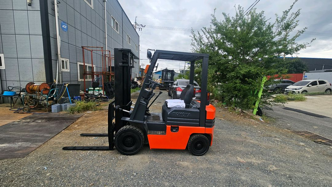 초특가 저렴한 도요타 가솔린 1.5톤 지게차 3m 수동 이미지