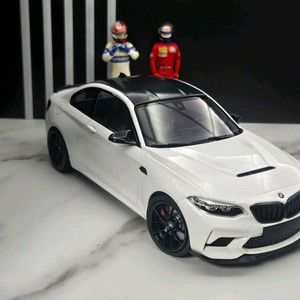 1:18 미챔 m2 cs 화이트 다이캐스트 팝니다.
