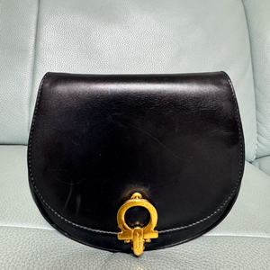 페라가모 간치니 체인 크로스백