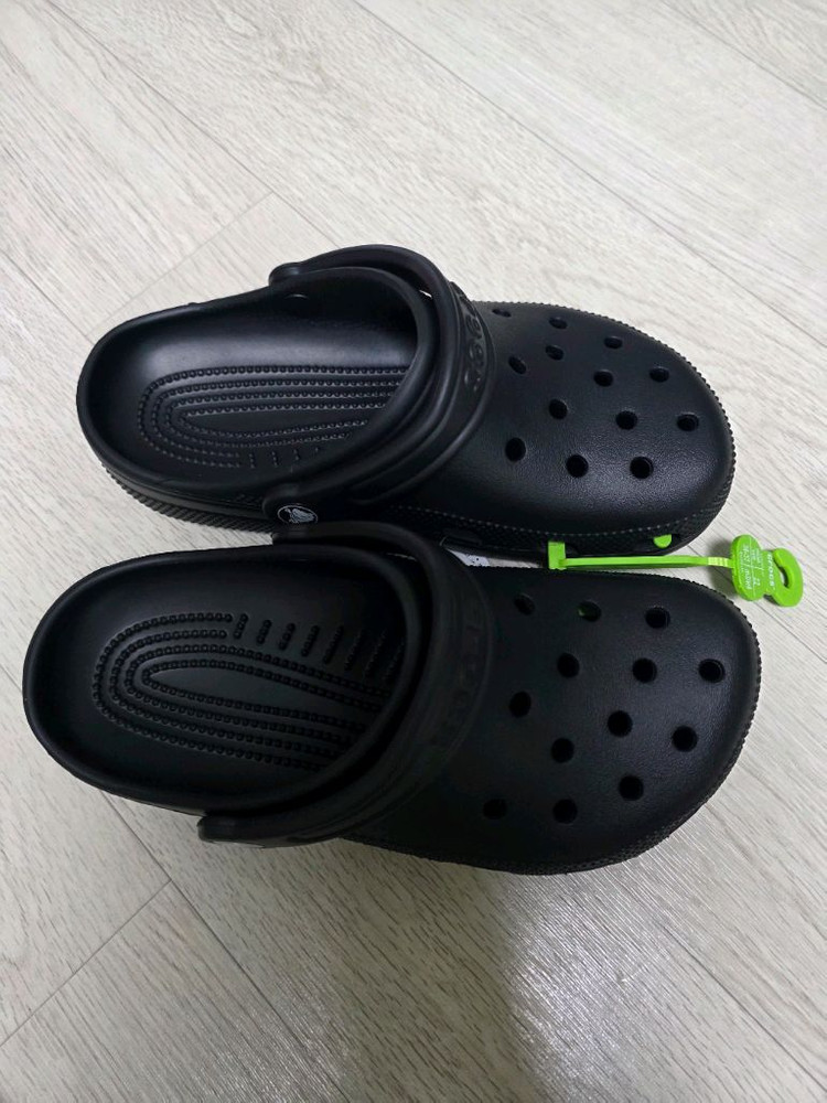 크록스 클래식 클로그 블랙(230/ M4W6정품)--3