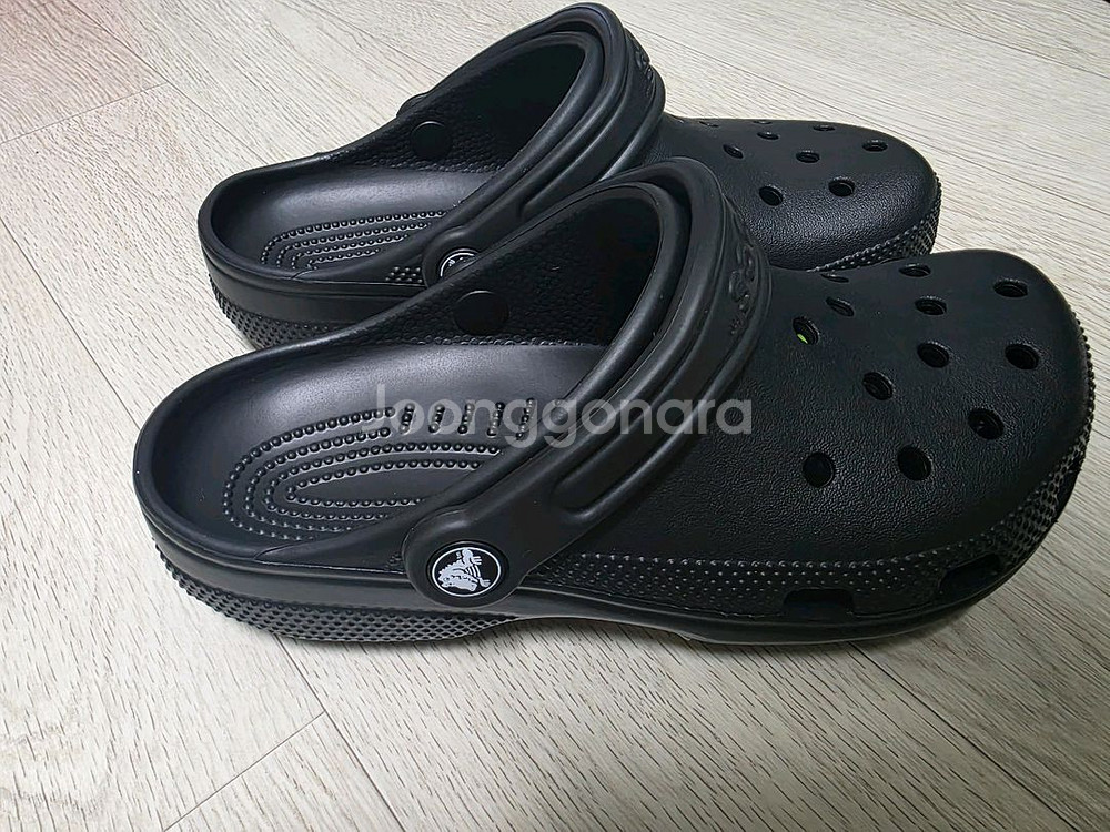 크록스 클래식 클로그 블랙(230/ M4W6정품)--0