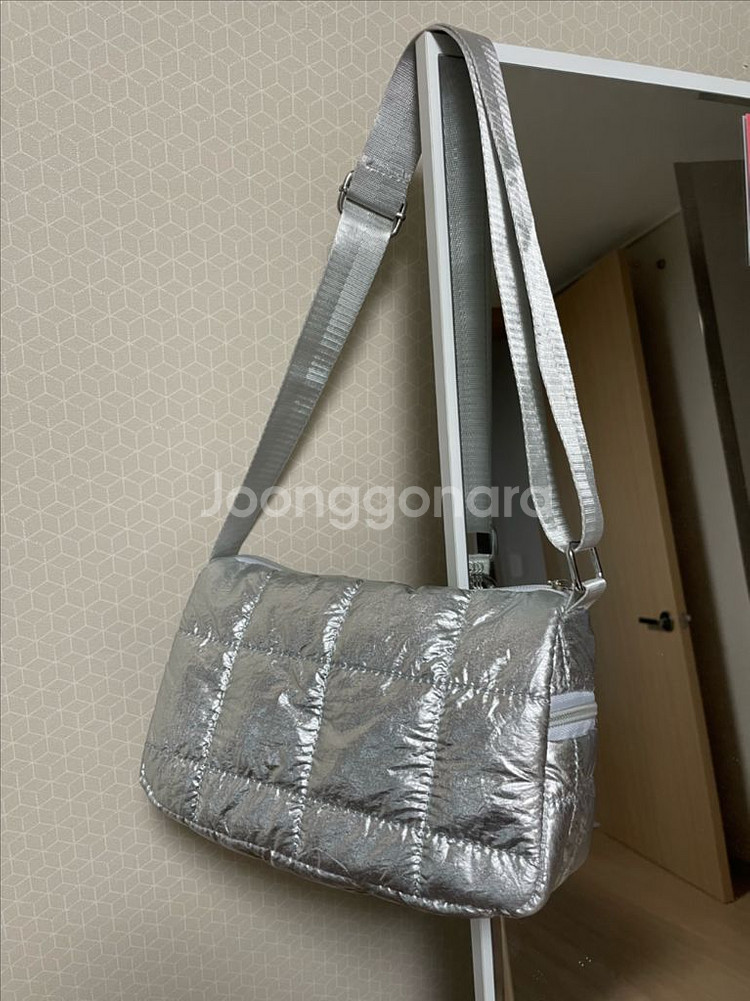 실버 퀄팅 크로스백--1