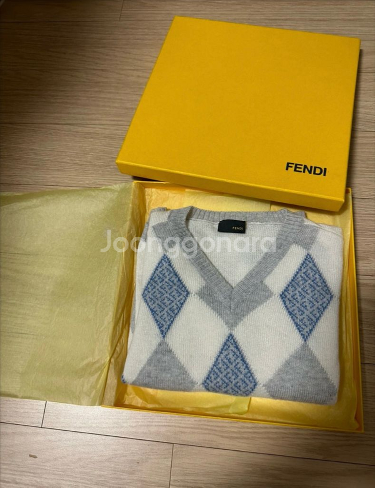 FENDI 펜디 키즈니트 사이즈 100-110정도--0