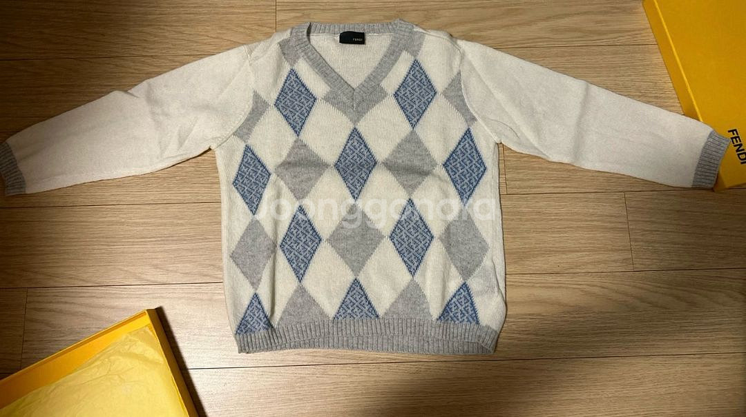 FENDI 펜디 키즈니트 사이즈 100-110정도--1