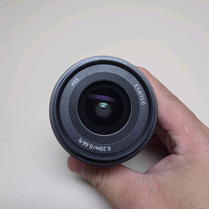소니 sel15f14g 15mmF1.4 렌즈 팝니다.