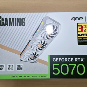 ZOTAC 조텍 RTX 5070 AMP White