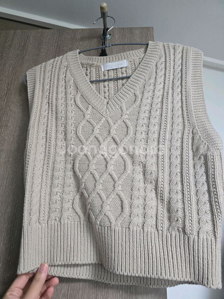 (미착용새상품) 슬로우앤드 베이지 니트 베스트--0