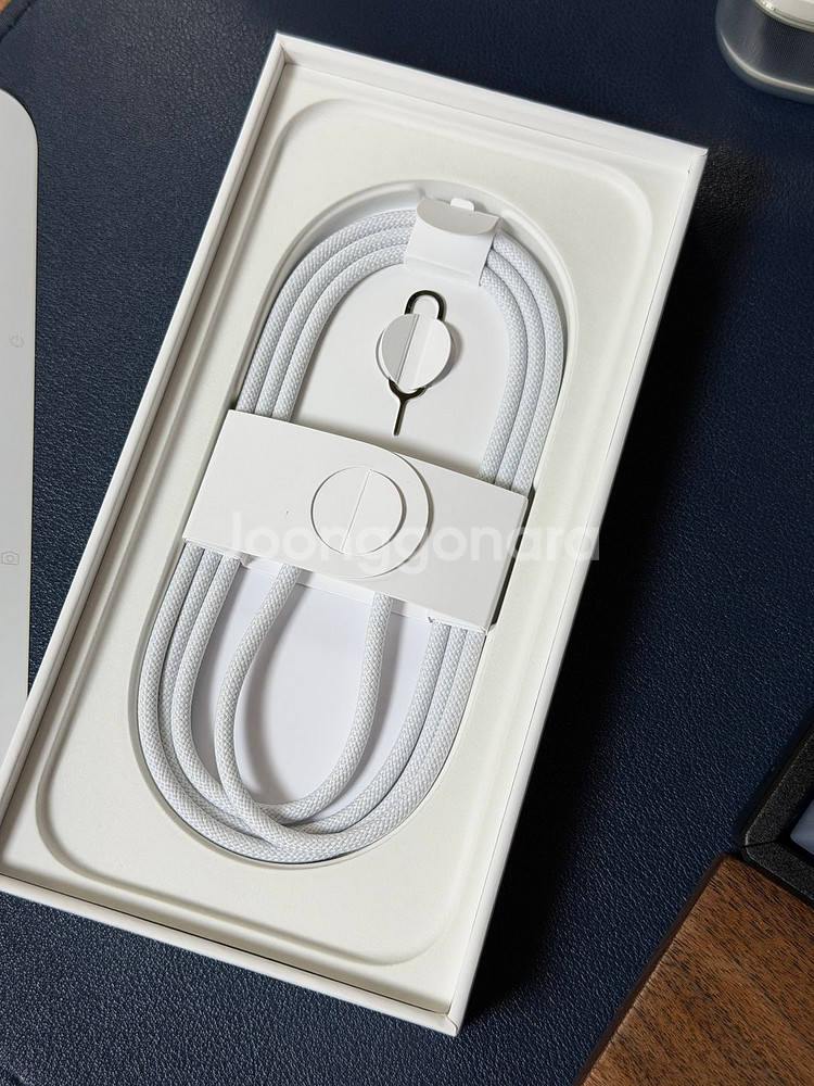 아이폰 16프로 화이트 128GB 자급제 판매합니다.--1