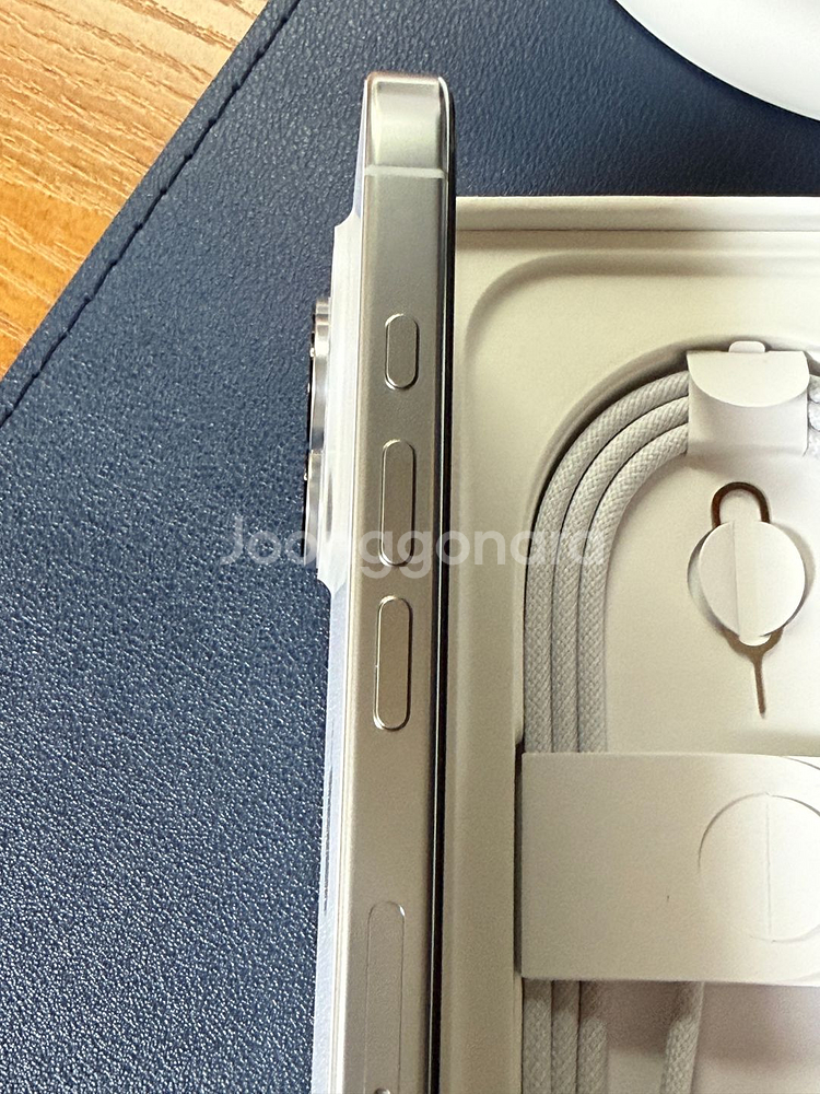 아이폰 16프로 화이트 128GB 자급제 판매합니다.--6