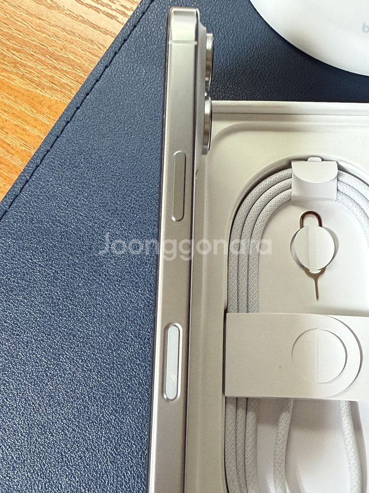 아이폰 16프로 화이트 128GB 자급제 판매합니다.--7