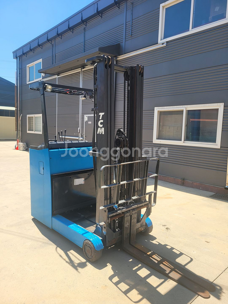 1.5톤 TCM 입식 전동지게차--0