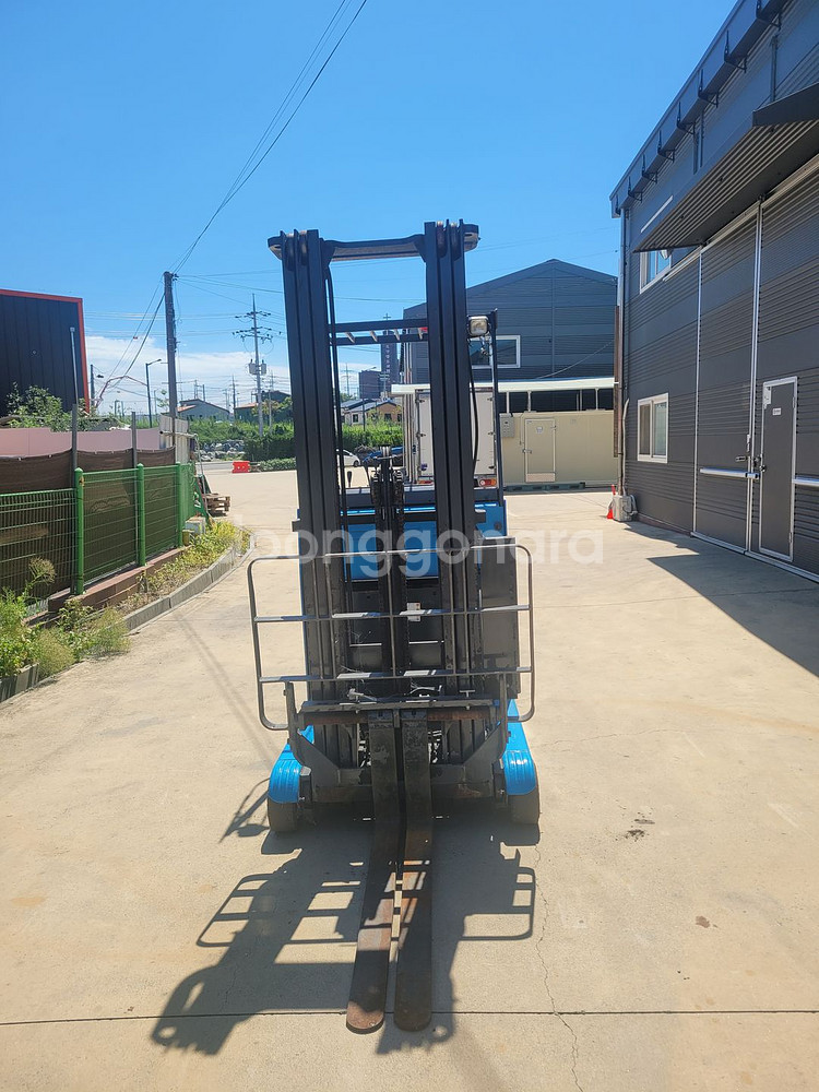 1.5톤 TCM 입식 전동지게차--1