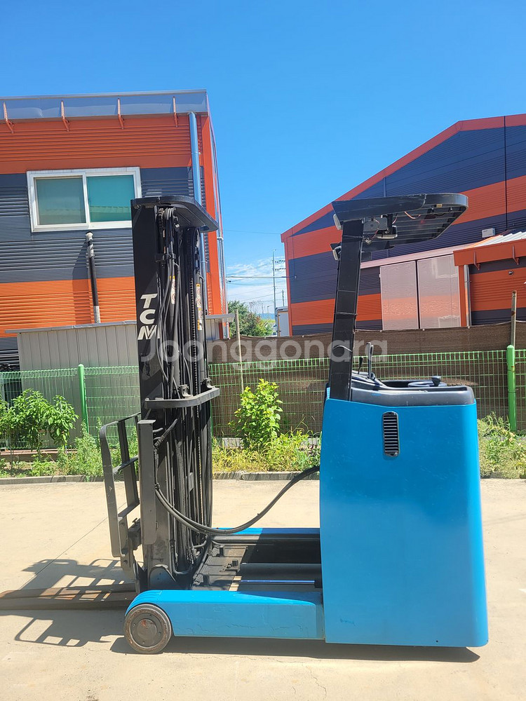 1.5톤 TCM 입식 전동지게차--2