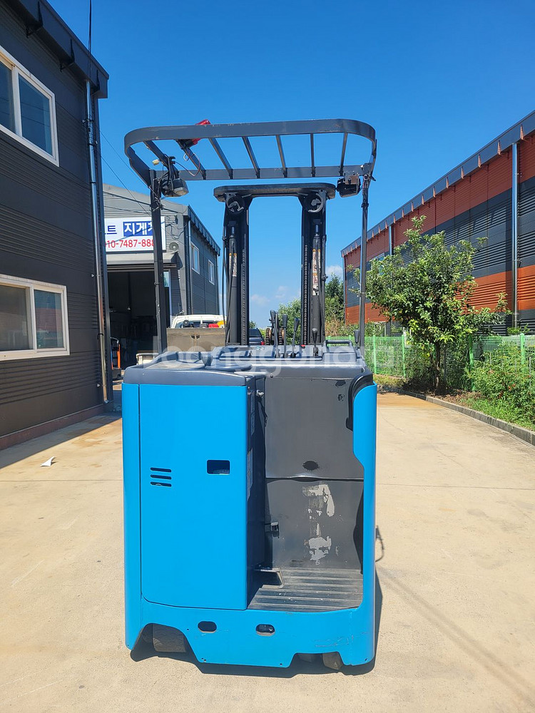 1.5톤 TCM 입식 전동지게차--3