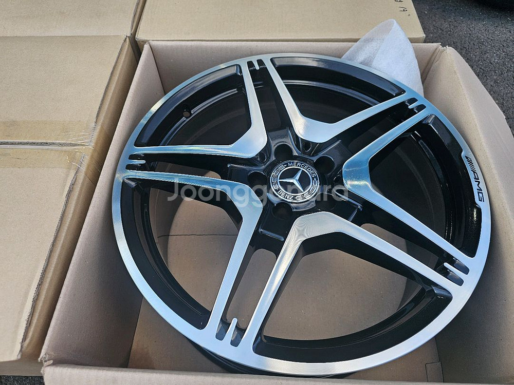 벤츠 E63 amg 퍼포먼스 19인치휠--1