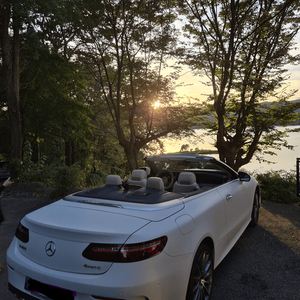 제2운전자 구합니다E450 무광화이트/요트블루베이지