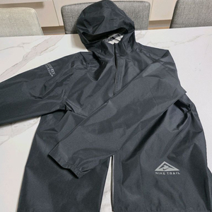 나이키 트레일 러닝 고어택스 자켓