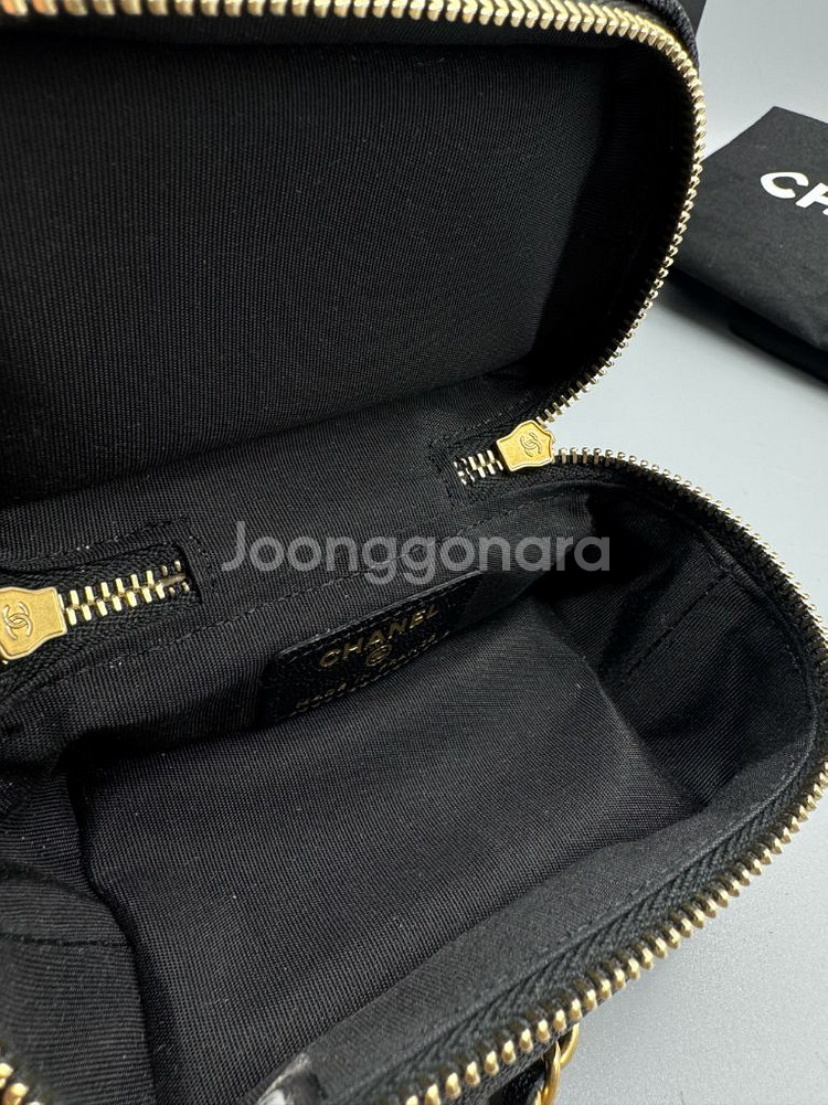 31번대 / 샤넬 캐비어 금장 베니티 샤넬로고참--5