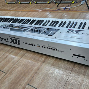 롤랜드 팬텀 X8 건반