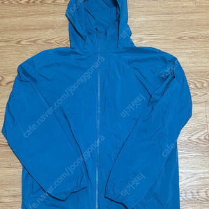 유니클로 포켓터블 uv 경량 바람막이(블루,검정,남색)