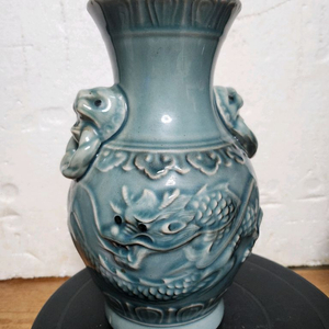 청자 양이 운용문 화병