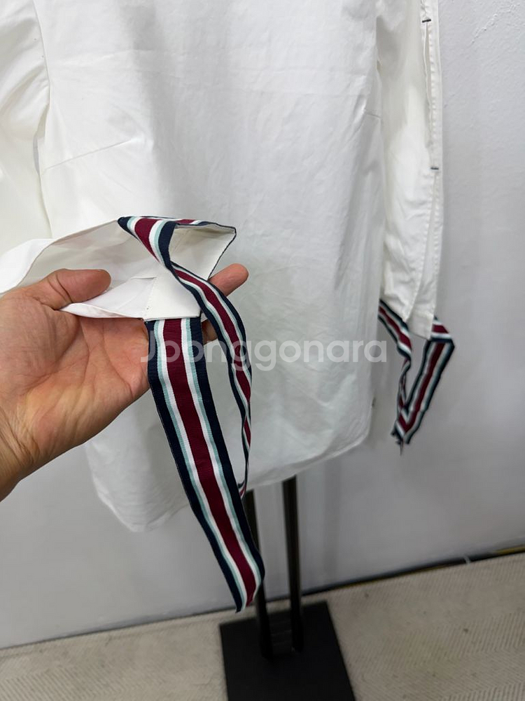 정품) 테드베이커 여성 스트라이프 리본 디테일 블라우스--3