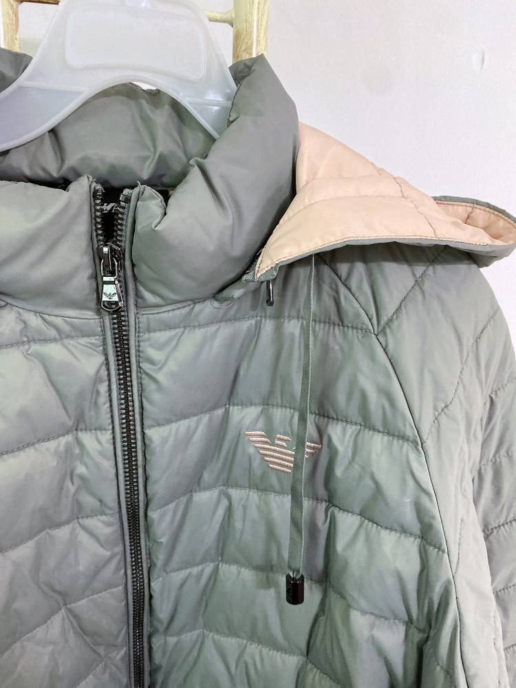 (여성85~90)엠포리오아르마니벨티드후드경량하프패딩--1