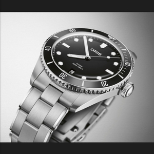 오리스 식스티파이브 신형 39mm 검판 새제품급입니다.