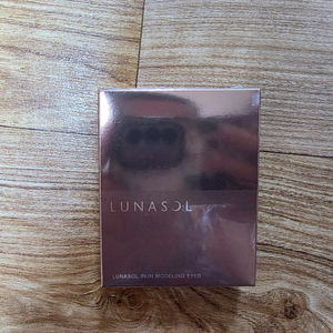 루나솔 아이섀도우 미개봉새상품입니다