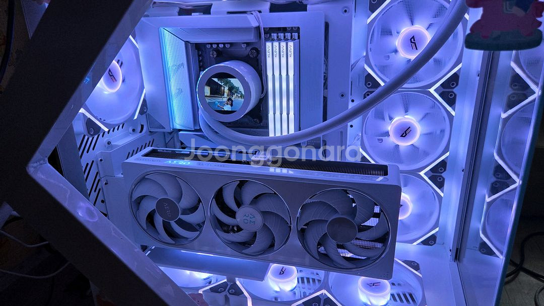 5070ti 화이트 구합니다.--0