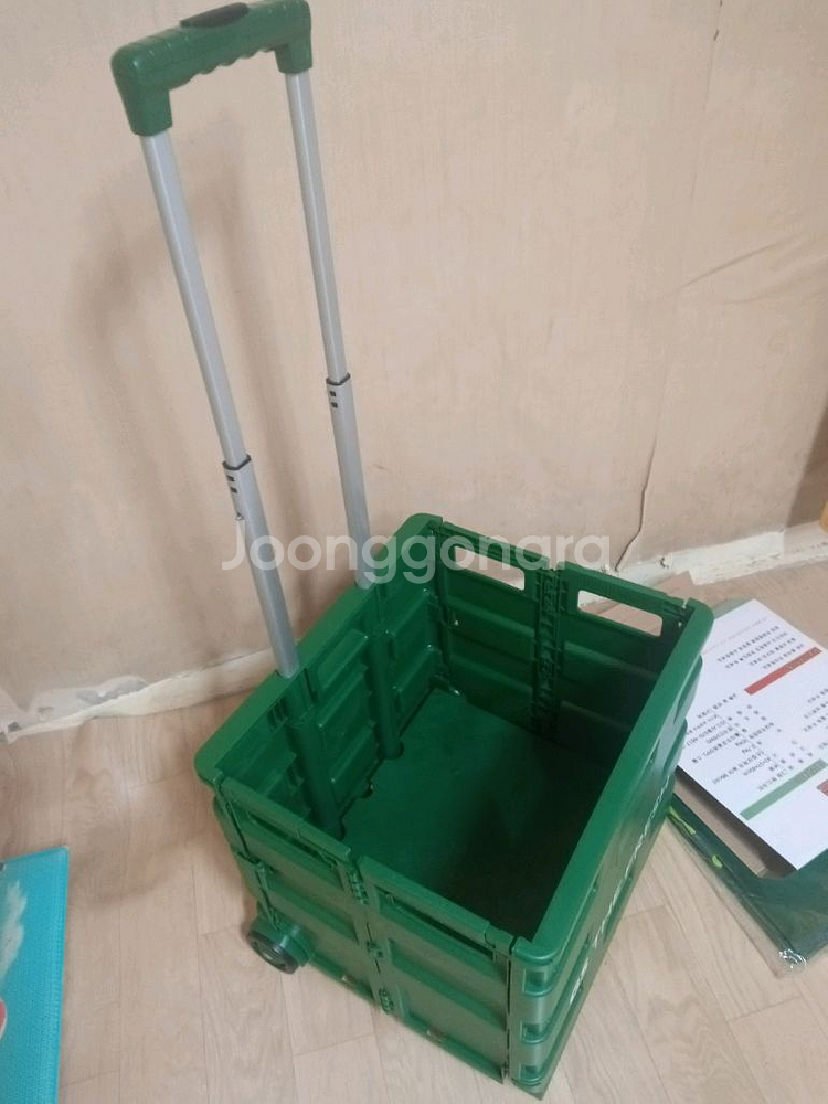 핸들카트 1개와 대형 쇼핑백 2개.--5