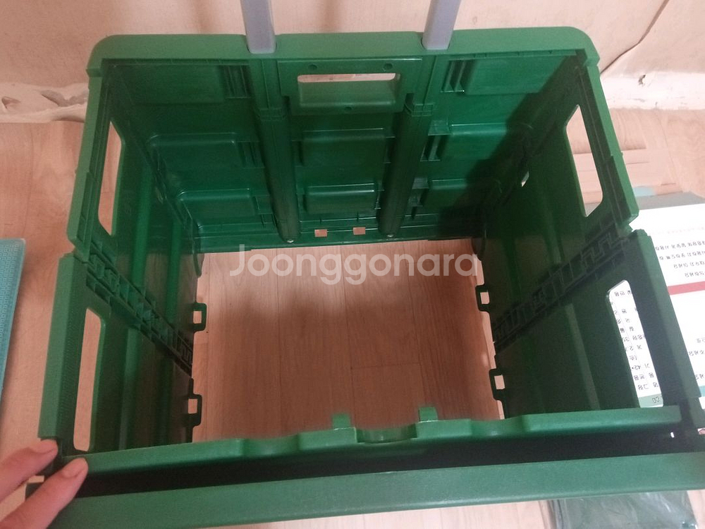 핸들카트 1개와 대형 쇼핑백 2개.--2