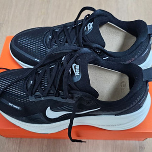 나이키 보메로18 와이드 280mm 검흰 구입1개월이내