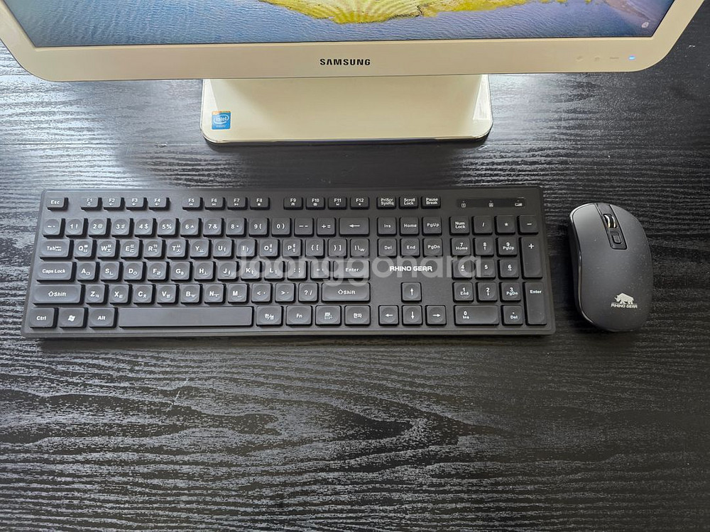 삼성 22인치 일체형 PC 팝니다.--1