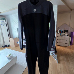 포스엘리먼트 써모클라인 남성 전신 M사이즈 판매합니다.