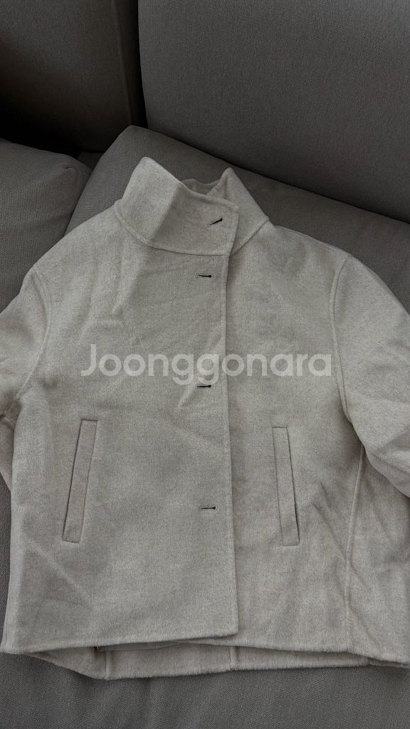 몽돌 캐시미어 울 핸드메이드 하이넥 크롭 오트밀--9
