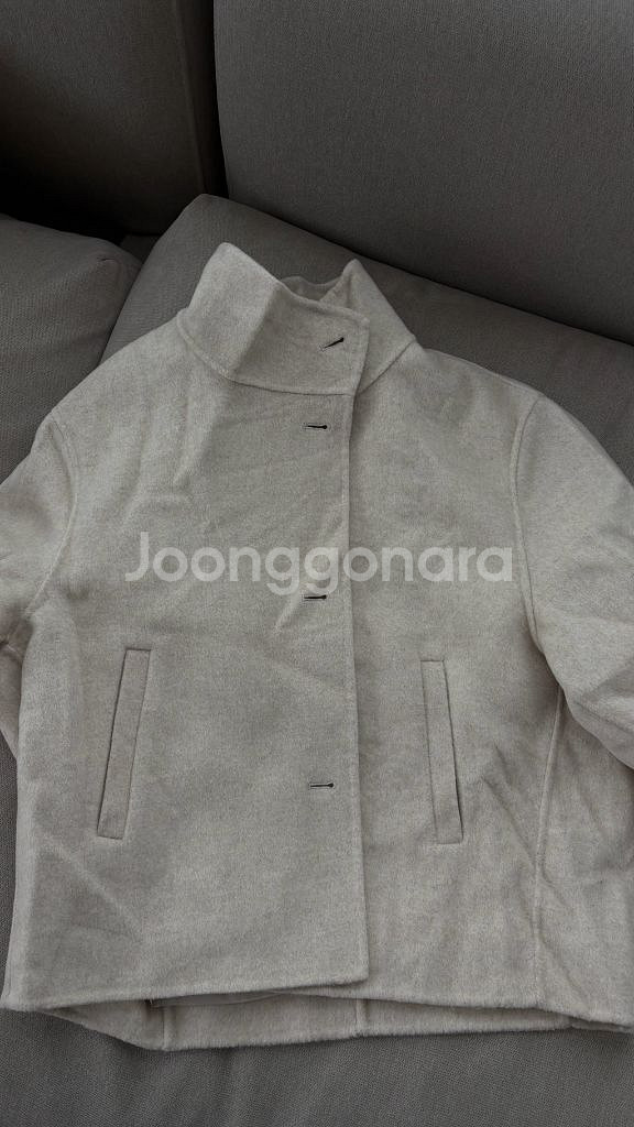 몽돌 캐시미어 울 핸드메이드 하이넥 크롭 오트밀--10