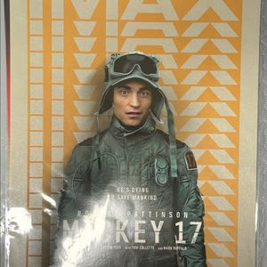 미키17 IMAX 포스터